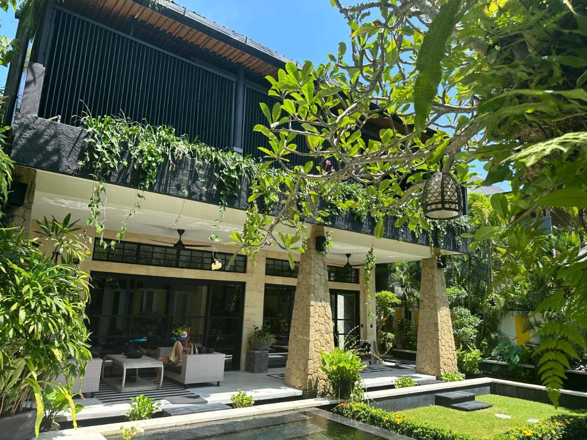 Amanputri Villa Seminyak  Exterior photo